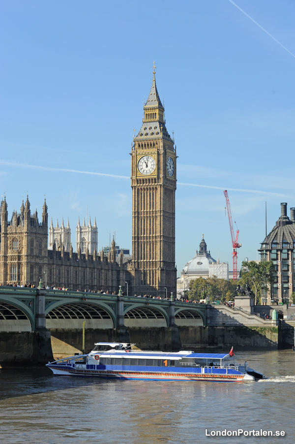 Turistbåt i Londons kanal